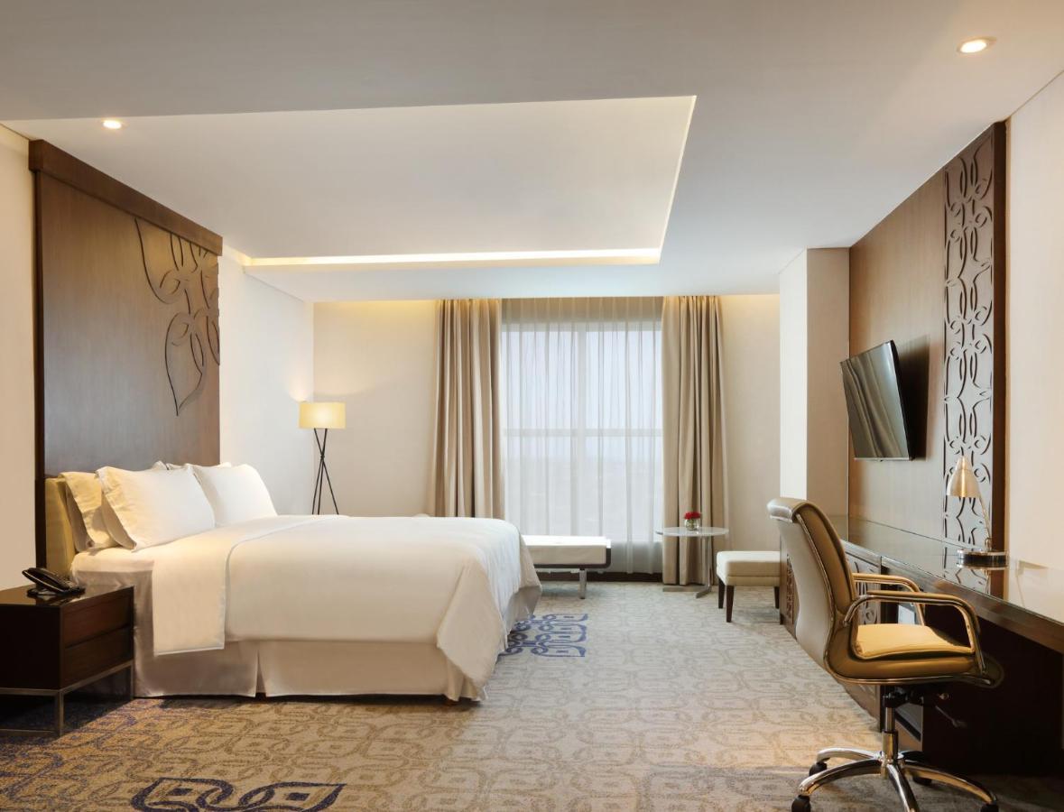 Four Points By Sheraton Makassar Exterior photo