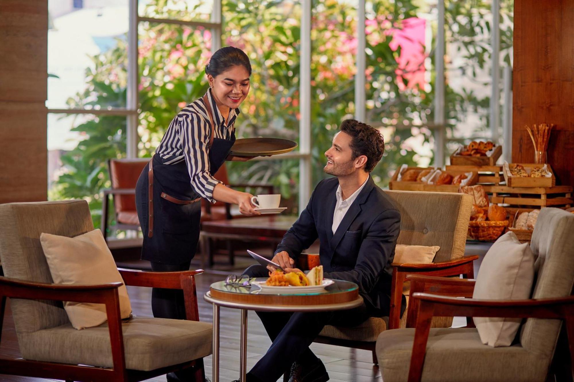Four Points By Sheraton Makassar Exterior photo