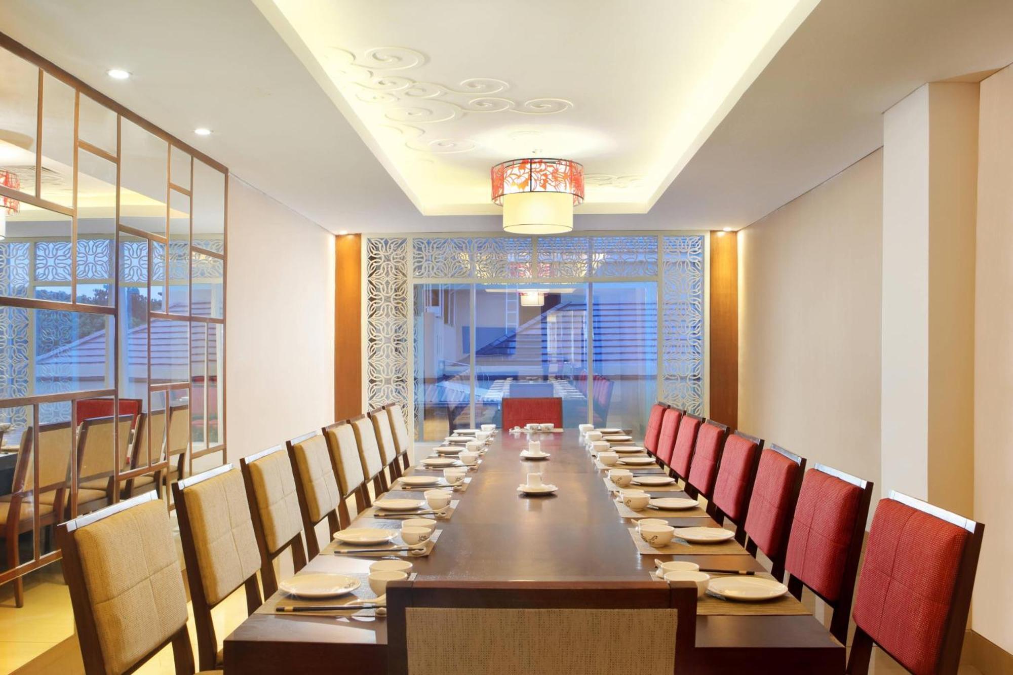 Four Points By Sheraton Makassar Exterior photo