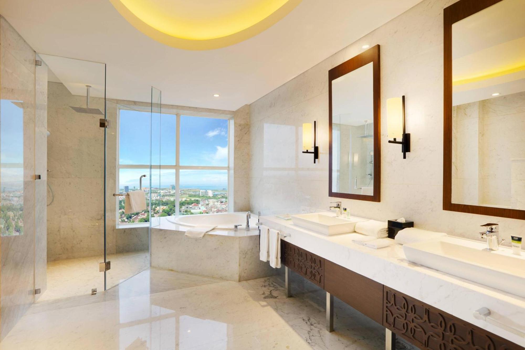Four Points By Sheraton Makassar Exterior photo
